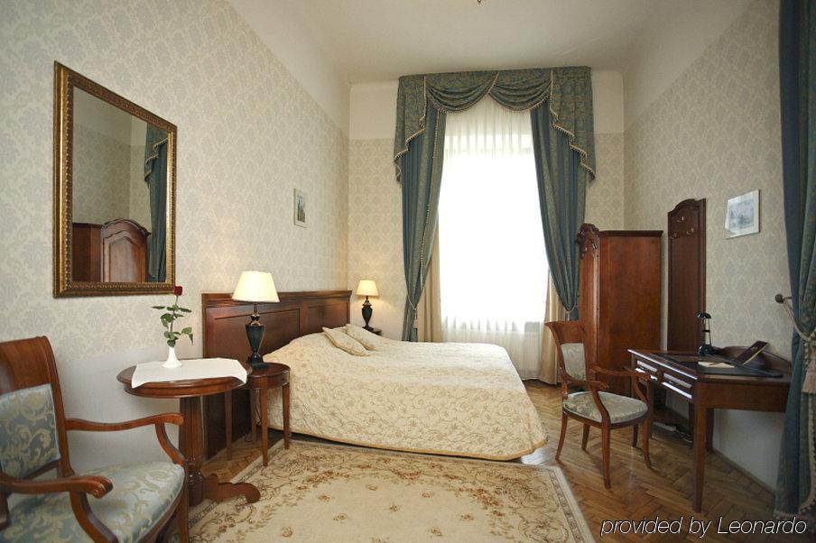קרקוב Ostoya Palace Hotel חדר תמונה